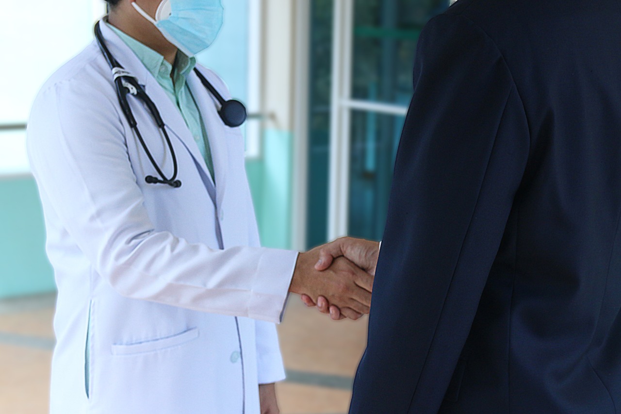 doctor, patient, handshake, administrator, businessman, agreemet, hospital, clinic, doctor and administration, doctor and patient, closeup, doctor, doctor, doctor, doctor, doctor, hospital